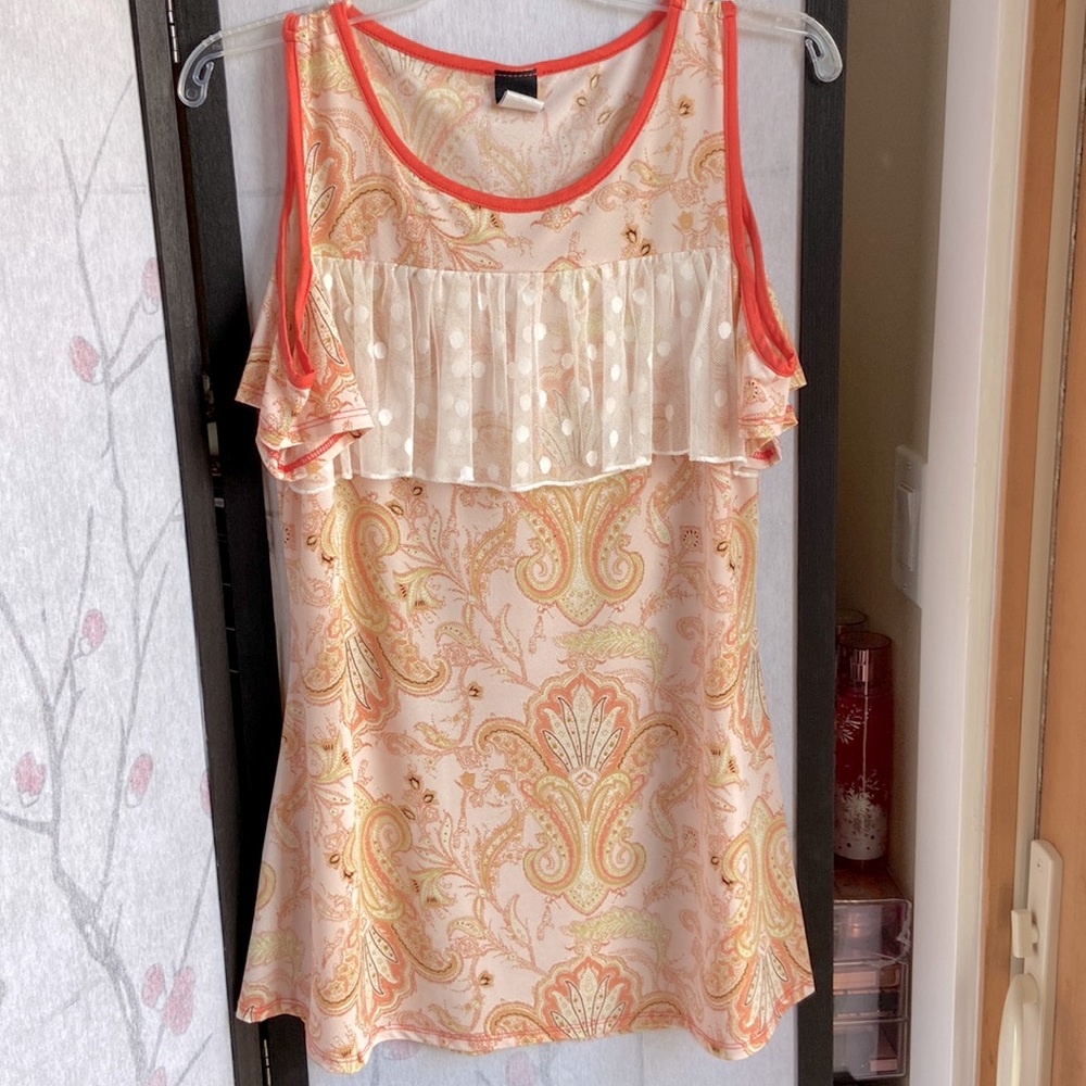 Beautiful paisley print cold shoulder tunic in size M